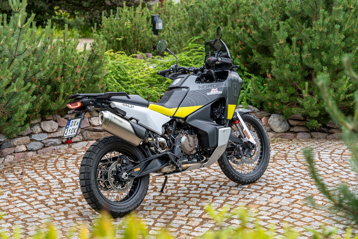 9 pomysł&oacute;w na adventure – wielki test – por&oacute;wnanie motocykli turystyczne enduro 2023 [DesertX, V-Strom 800DE, Tuareg, F850GS, X-Cape, Voge 650DS, 890 ADV R, Norden, Tenere 700]