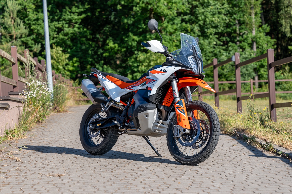 9 pomysł&oacute;w na adventure – wielki test – por&oacute;wnanie motocykli turystyczne enduro 2023 [DesertX, V-Strom 800DE, Tuareg, F850GS, X-Cape, Voge 650DS, 890 ADV R, Norden, Tenere 700]