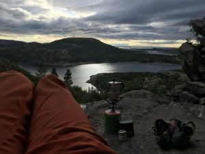 Norwegia motocyklem szutry zakręty przyroda namiot biwak 14