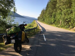 Norwegia motocyklem szutry zakręty przyroda namiot biwak 3