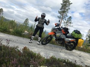Norwegia motocyklem szutry zakręty przyroda namiot biwak 8