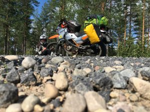 Norwegia motocyklem szutry zakręty przyroda namiot biwak 9