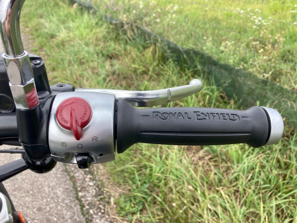 Royal Enfield Super Meteor 650. Cruiser z trzema obywatelstwami [test, dane techniczne, opinia, wady, zalety, video, A2]