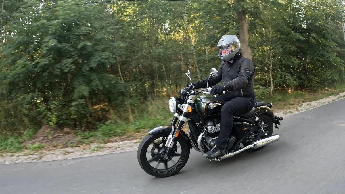 Royal Enfield Super Meteor 650. Cruiser z trzema obywatelstwami [test, dane techniczne, opinia, wady, zalety, video, A2]