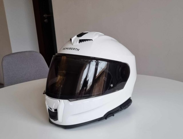 Schuberth S3 – po sezonie pełnym przyg&oacute;d, wyjazd&oacute;w, kilometr&oacute;w [test, recenzja, opinia, wady, zalety, interkom, cena]