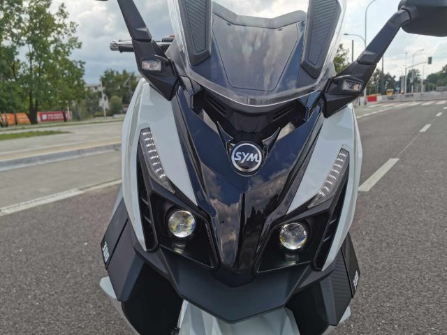 Cruisym &alpha; 300 – maszyna dla każdego, kto chce bezpiecznie nie stać w korkach [test, recenzja, opinia, wady, zalety, dane techniczne]