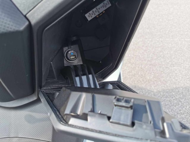 Cruisym &alpha; 300 – maszyna dla każdego, kto chce bezpiecznie nie stać w korkach [test, recenzja, opinia, wady, zalety, dane techniczne]