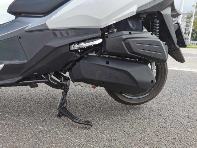 Cruisym &alpha; 300 – maszyna dla każdego, kto chce bezpiecznie nie stać w korkach [test, recenzja, opinia, wady, zalety, dane techniczne]