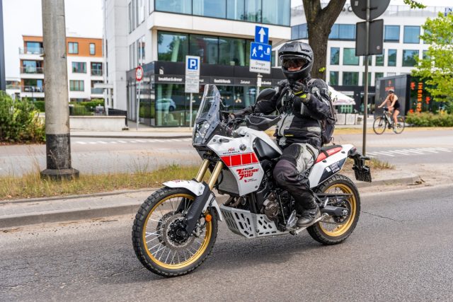 Yamaha Tenere 700 Rally Edition &ndash; czy nadal jest kr&oacute;lową segmentu adventure? [test, opis, wady, zalety, cena, dane techniczne]