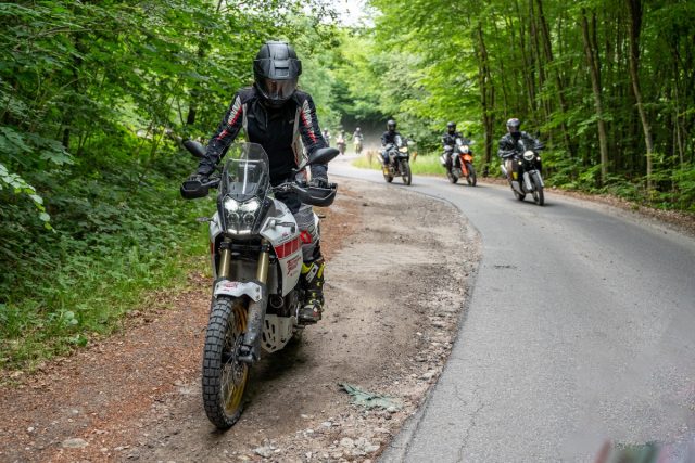 Yamaha Tenere 700 Rally Edition &ndash; czy nadal jest kr&oacute;lową segmentu adventure? [test, opis, wady, zalety, cena, dane techniczne]