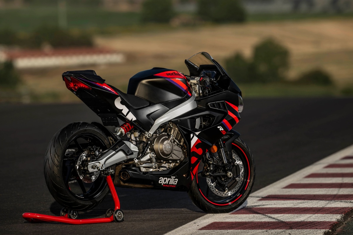 Nowa Aprilia RS 457: sportowe emocje w granicach kategorii A2