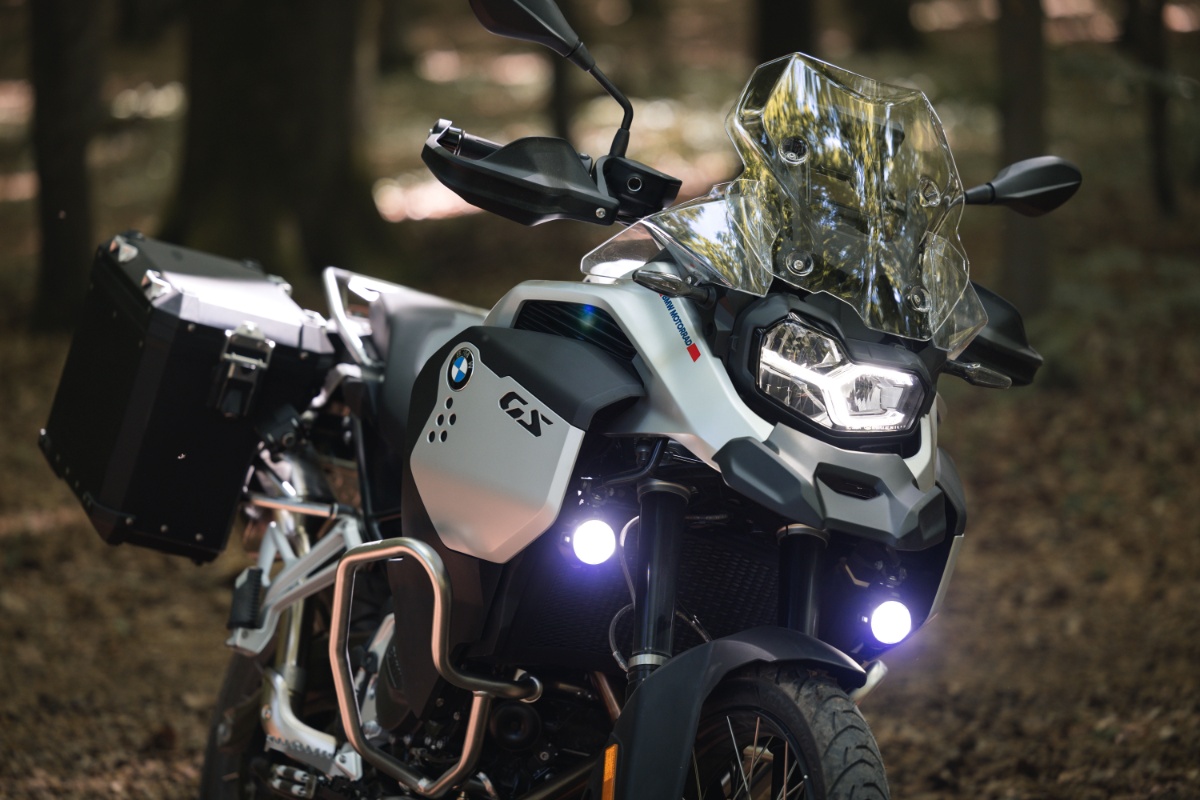 Nowe BMW F 900 GS Adventure. Klasa średnia, klasa premium [opis, prezentacja, dane techniczne]