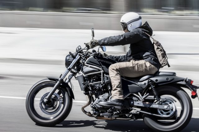 Nowe Kawasaki Eliminator 500 kiedy w Polsce? Już w 2024 roku! Cruiser na kat. A2 [dane techniczne, cena]