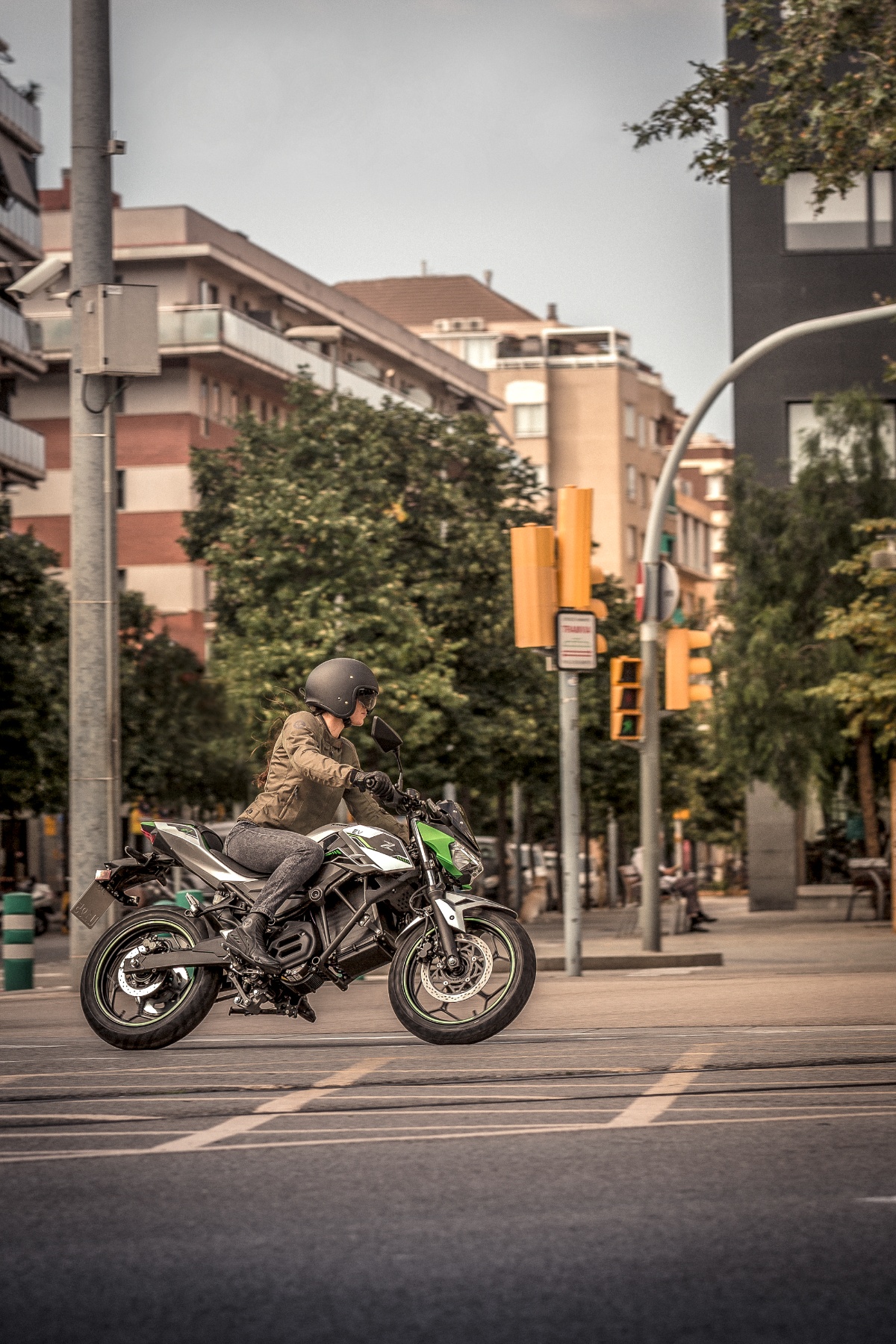 Zrobili to! Kawasaki wprowadza na rynek dwa modele elektryczne: Ninja e-1 i Z e-1