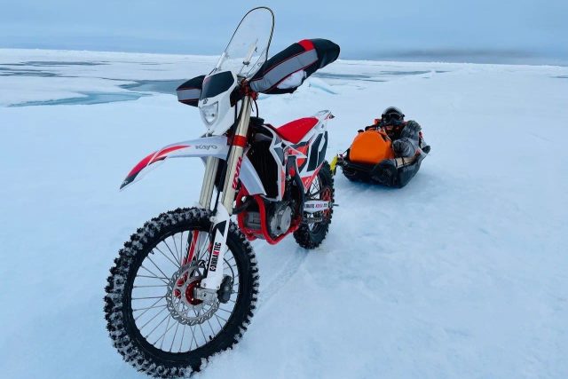 Motocyklami Kayo na biegun p&oacute;łnocny