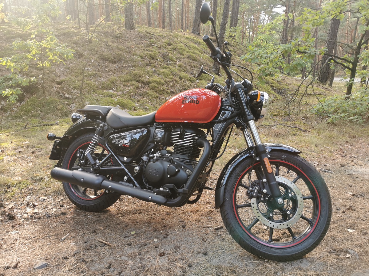 Royal Enfield 350: Classic i Meteor 2023. Tak podobne, a tak r&oacute;żne [por&oacute;wnanie, test, dane techniczne, opinia, wady, zalety, video]