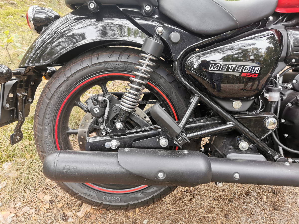 Royal Enfield 350: Classic i Meteor 2023. Tak podobne, a tak r&oacute;żne [por&oacute;wnanie, test, dane techniczne, opinia, wady, zalety, video]
