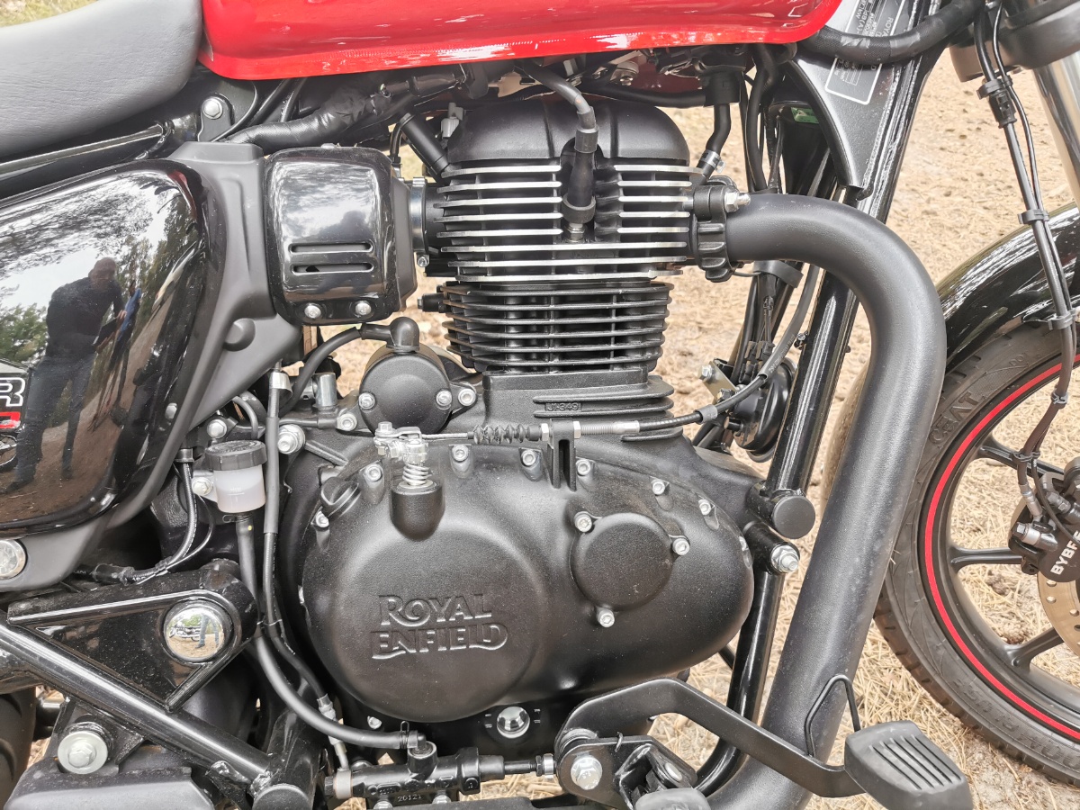 Royal Enfield 350: Classic i Meteor 2023. Tak podobne, a tak r&oacute;żne [por&oacute;wnanie, test, dane techniczne, opinia, wady, zalety, video]