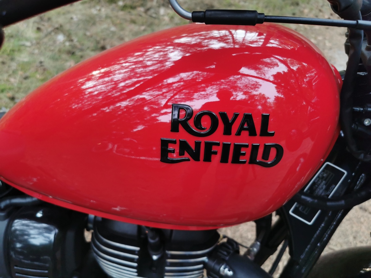 Royal Enfield 350: Classic i Meteor 2023. Tak podobne, a tak r&oacute;żne [por&oacute;wnanie, test, dane techniczne, opinia, wady, zalety, video]