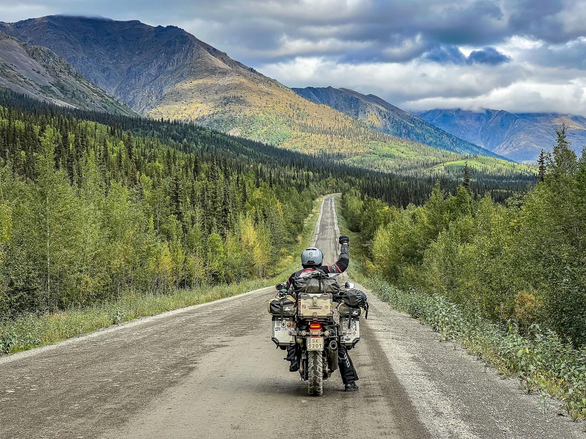 Mają to! Ela i Grzegorz ze Screw It Let’s Ride dojechali Harleyem na Alaskę!