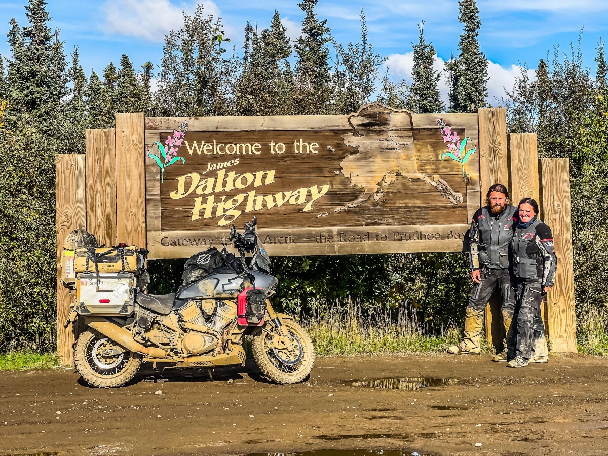 Mają to! Ela i Grzegorz ze Screw It Let’s Ride dojechali Harleyem na Alaskę!