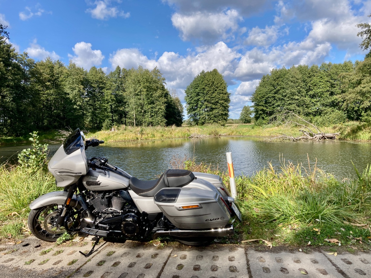 Harley-Davidson CVO Street Glide. Luksusowa maszyna do zrywania asfaltu [test, opinia, cena, dane techniczne, recenzja]
