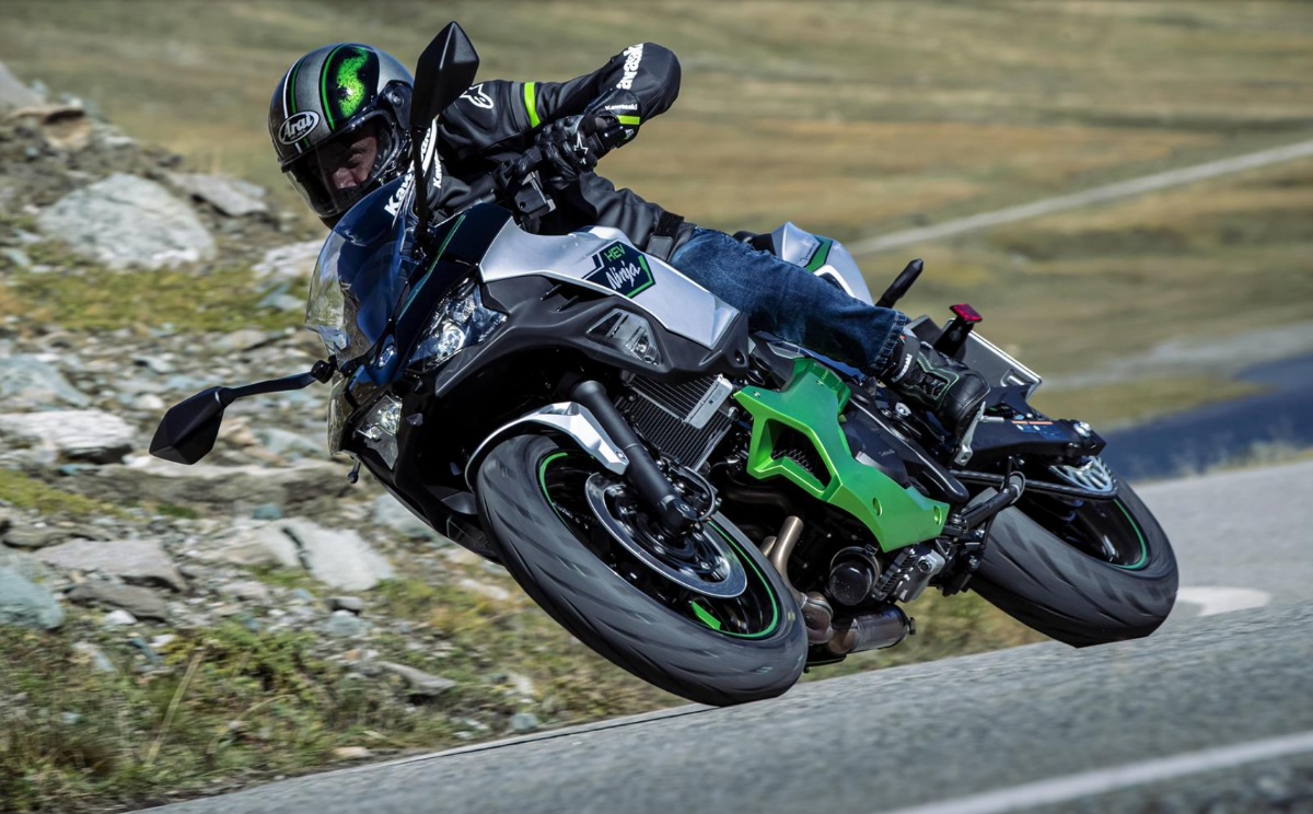Kawasaki Ninja 7 &ndash; pierwszy seryjnie produkowany motocykl hybrydowy. Jak działa?