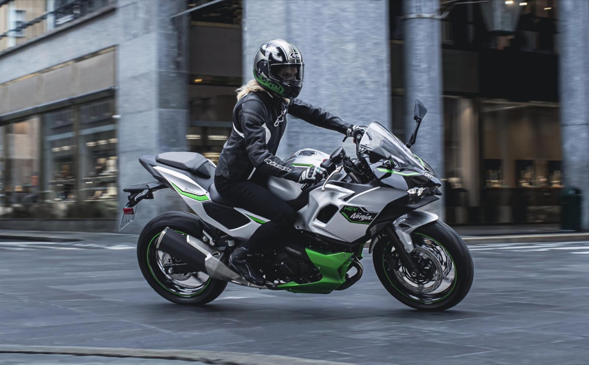 Kawasaki Ninja 7 &ndash; pierwszy seryjnie produkowany motocykl hybrydowy. Jak działa?