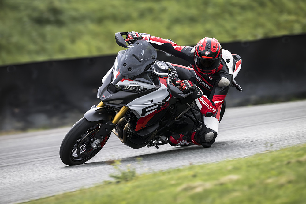 Superbike w ciele turystyka. Ducati Multistrada V4 RS oficjalnie zaprezentowane [opis, dane techniczne]