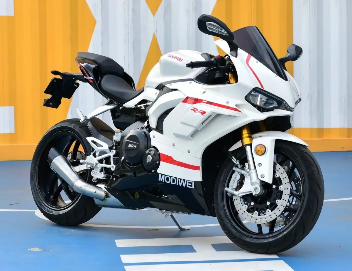 Modiwei 800 RR. Styl Panigale, napęd Hondy, chińska cena