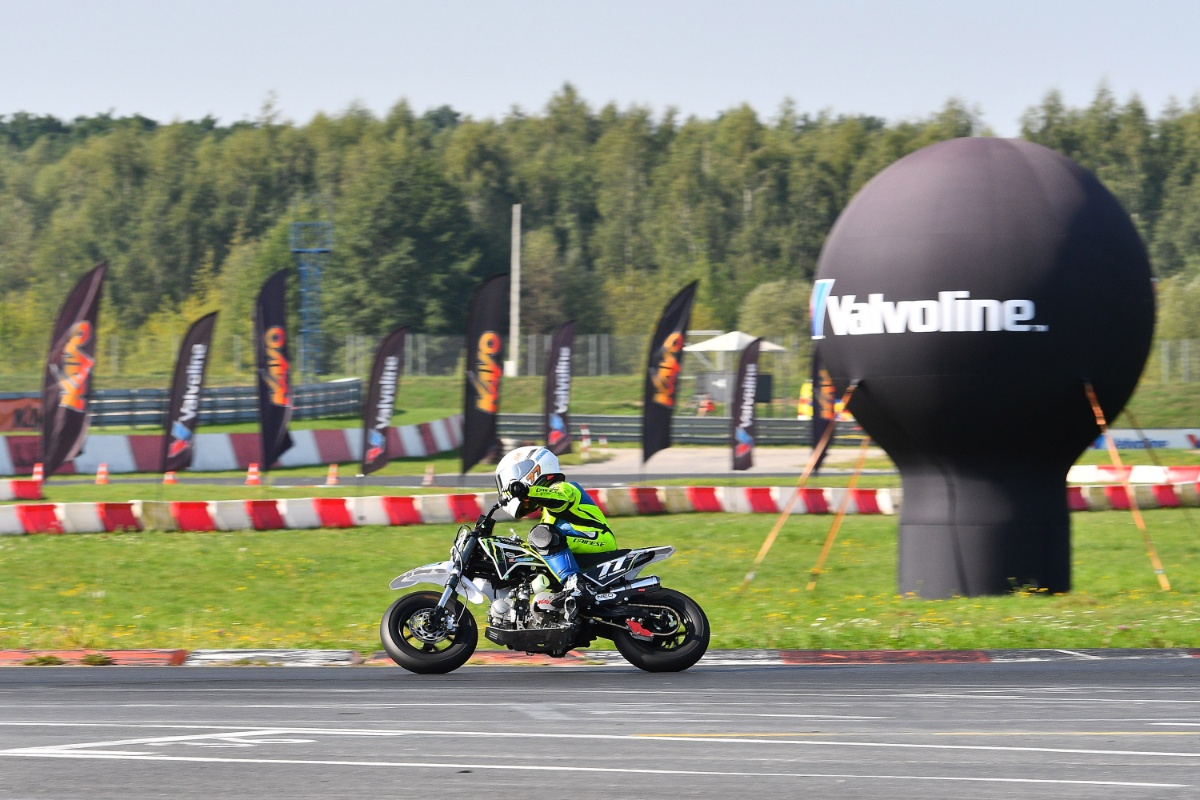 Toruńskie ostatki. Wielkie zakończenie sezonu wyścig&oacute;w pit bike na Awix Racing Arenie&nbsp;