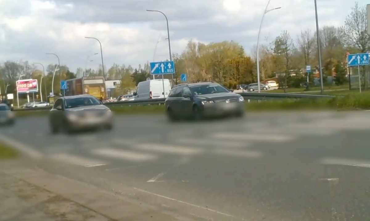 Nie przyjął mandatu. Dostał jeszcze większy, a do tego zakaz prowadzenia pojazd&oacute;w