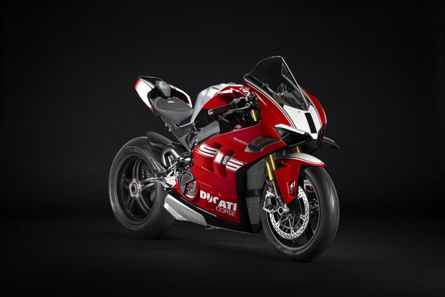 Ducati Panigale V4 30 Anniversary 916 1 Chińczycy wrzucili lewy kierunkowskaz i zaczynają wyprzedzać Europę? QJMotor opatentował aktywne winglety sterowane sztuczną inteligencją