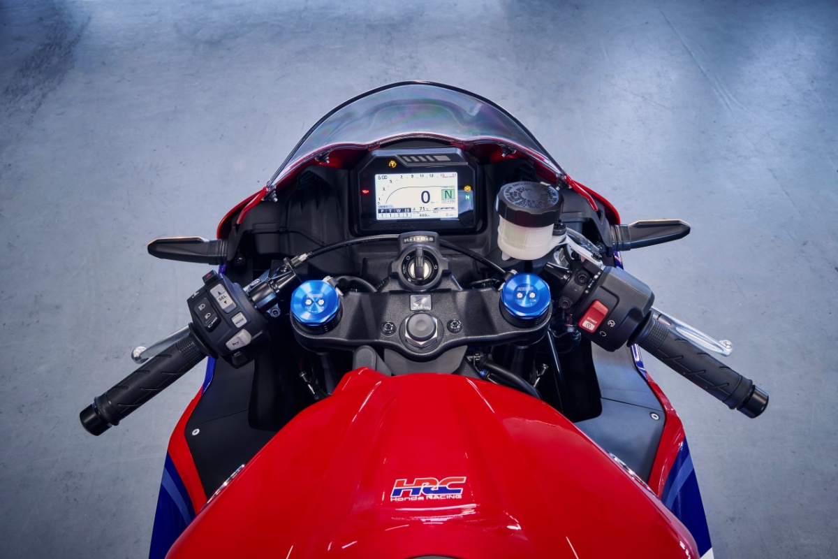 Honda CBR600RR: supersport zmartwychwstały [opis, prezentacja, moc, masa, waga]