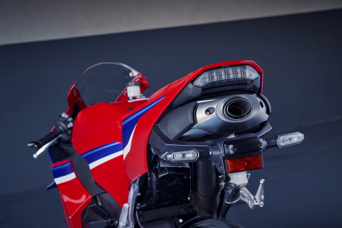 Honda CBR600RR: supersport zmartwychwstały [opis, prezentacja, moc, masa, waga]