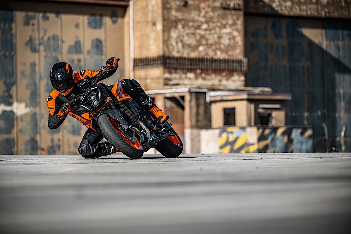 KTM 990 Duke: kolejne ostrzenie skalpela [opis, prezentacja, masa, waga, moc]