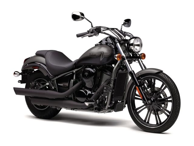 Kawasaki Vulcan 900 Custom 2024 cruiser Custom i Limited – słowa, które zadomowiły się w nazwach motocykli i przestały cokolwiek znaczyć…