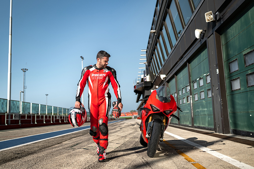 Nie tylko motocykle. Ducati prezentuje kolekcję firmowej odzieży na sezon 2024