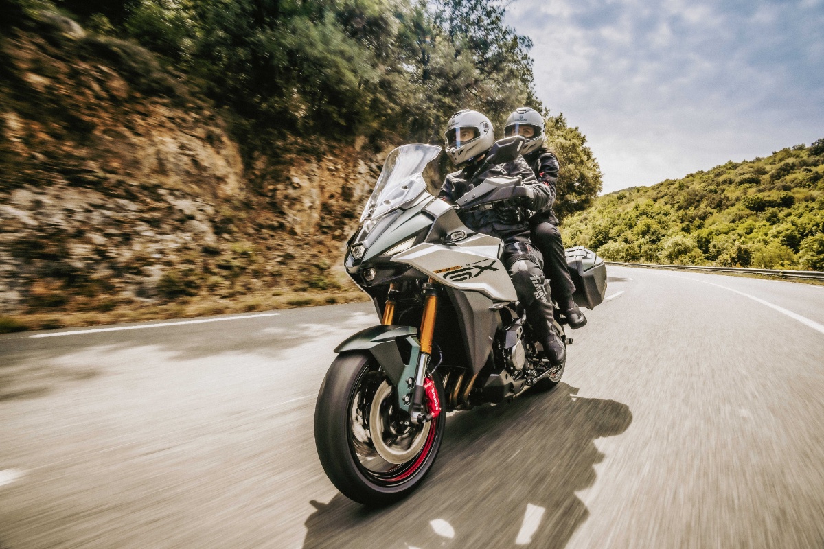 Suzuki GSX-S1000GX: premierowy crossover do szybkiej i wygodnej turystyki [opis, prezentacja, dane techniczne, masa, waga, moc]