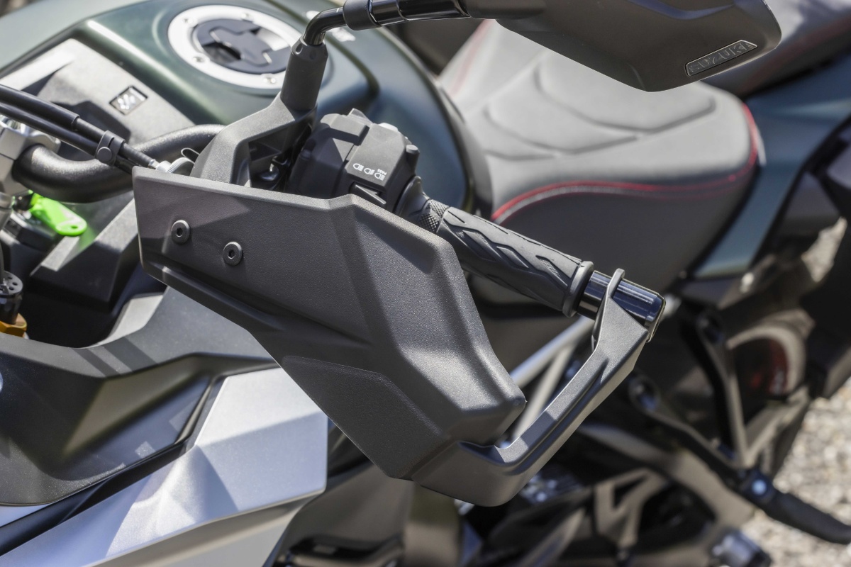 Suzuki GSX-S1000GX: premierowy crossover do szybkiej i wygodnej turystyki [opis, prezentacja, dane techniczne, masa, waga, moc]