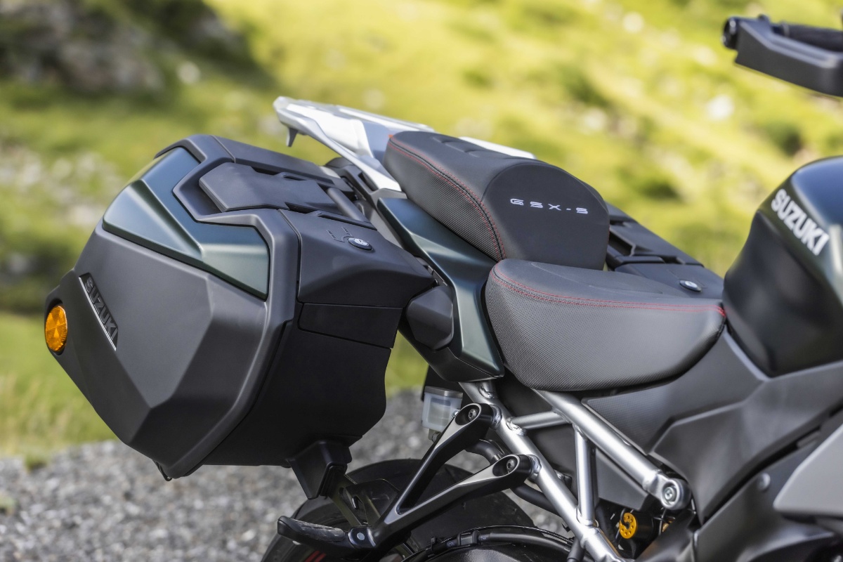 Suzuki GSX-S1000GX: premierowy crossover do szybkiej i wygodnej turystyki [opis, prezentacja, dane techniczne, masa, waga, moc]