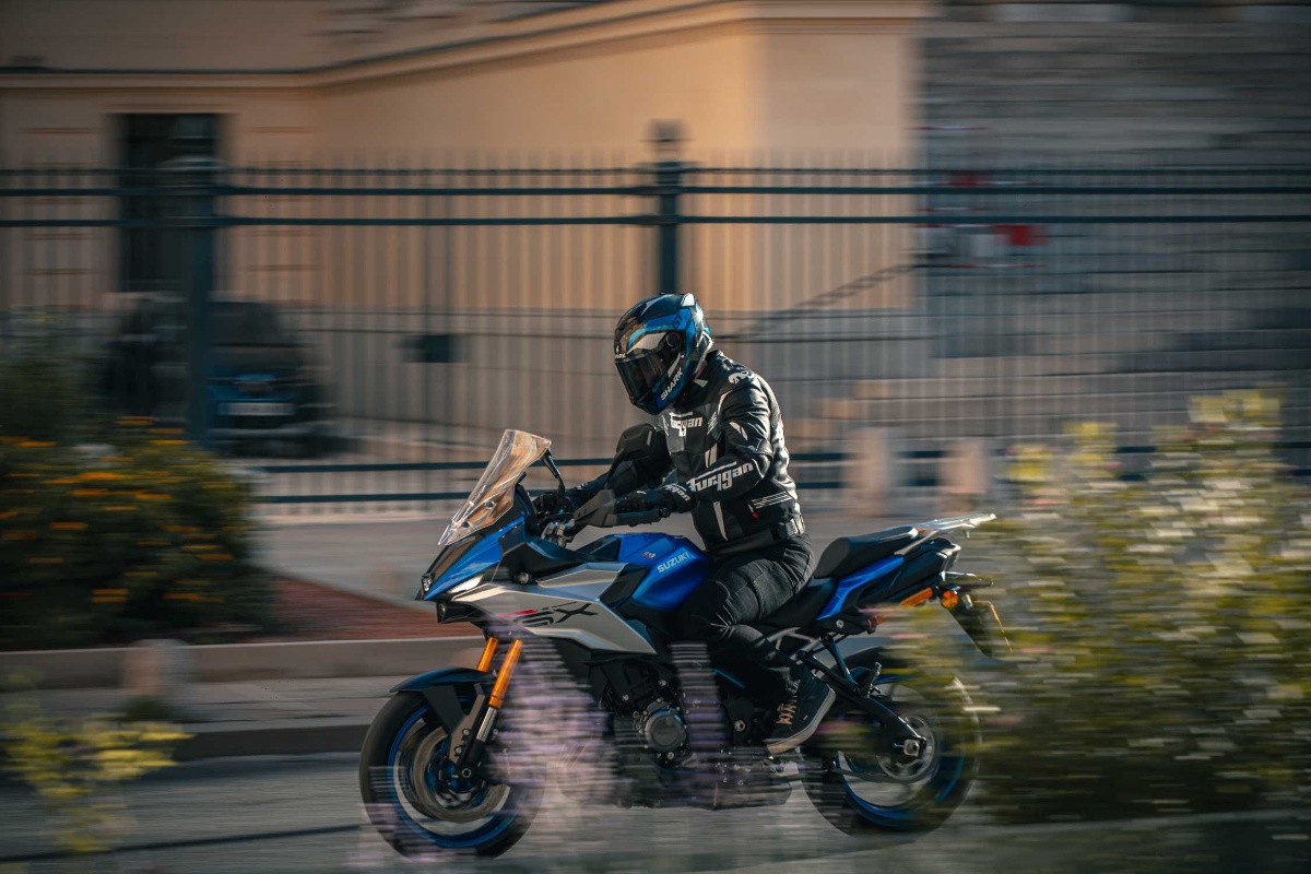 Suzuki GSX-S1000GX: premierowy crossover do szybkiej i wygodnej turystyki [opis, prezentacja, dane techniczne, masa, waga, moc]