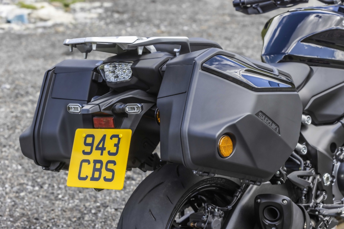 Suzuki GSX-S1000GX: premierowy crossover do szybkiej i wygodnej turystyki [opis, prezentacja, dane techniczne, masa, waga, moc]