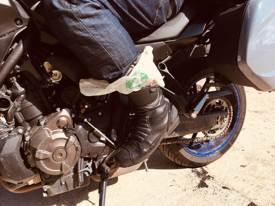 Czysta użyteczność! Pięć praktycznych prezent&oacute;w dla motocyklowego turysty [poradnik, co kupić]