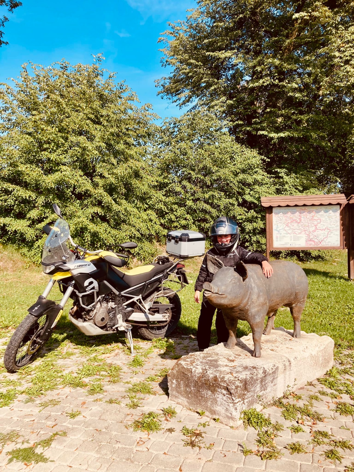 Od jakiego minimalnego wieku można przewozić dzieci motocyklem w krajach Europy? [limity, przepisy, lista]