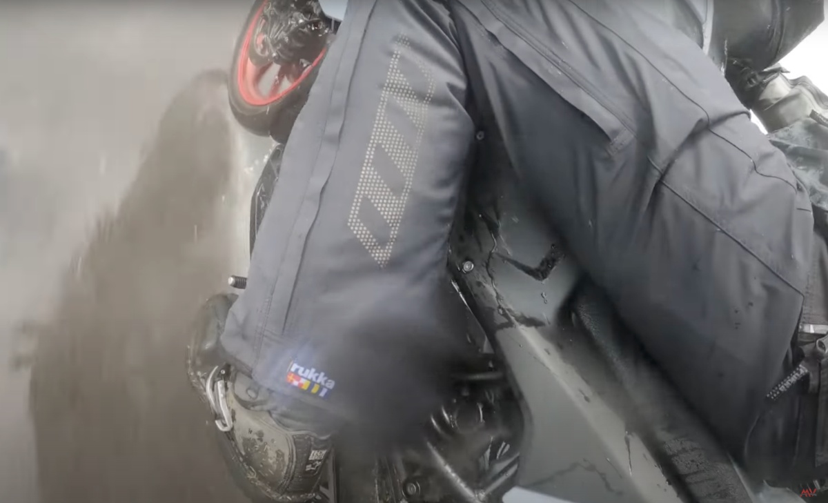 Czysta użyteczność! Pięć praktycznych prezent&oacute;w dla motocyklowego turysty [poradnik, co kupić]