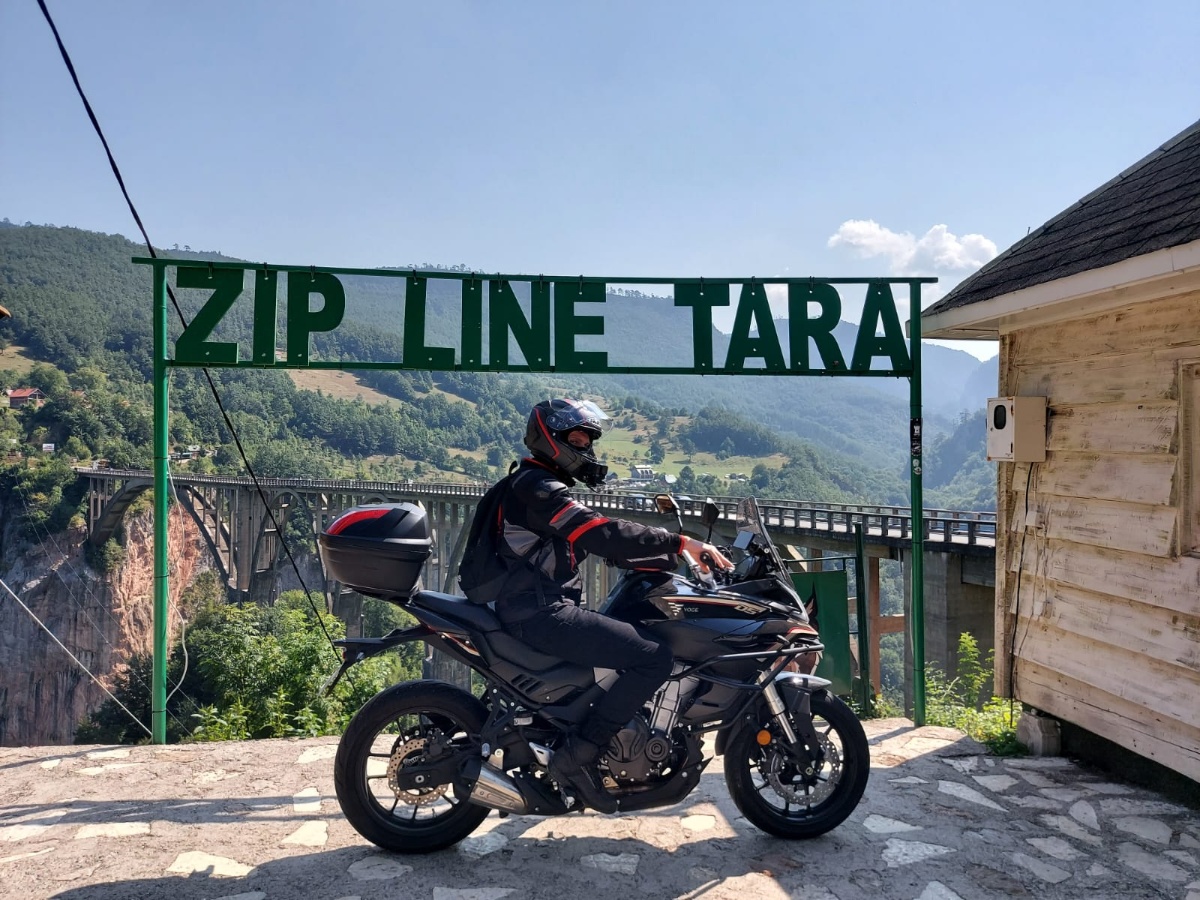 Czarnog&oacute;ra na Voge 500DS. Relacja z podr&oacute;ży Darka i Natalii [video, film]