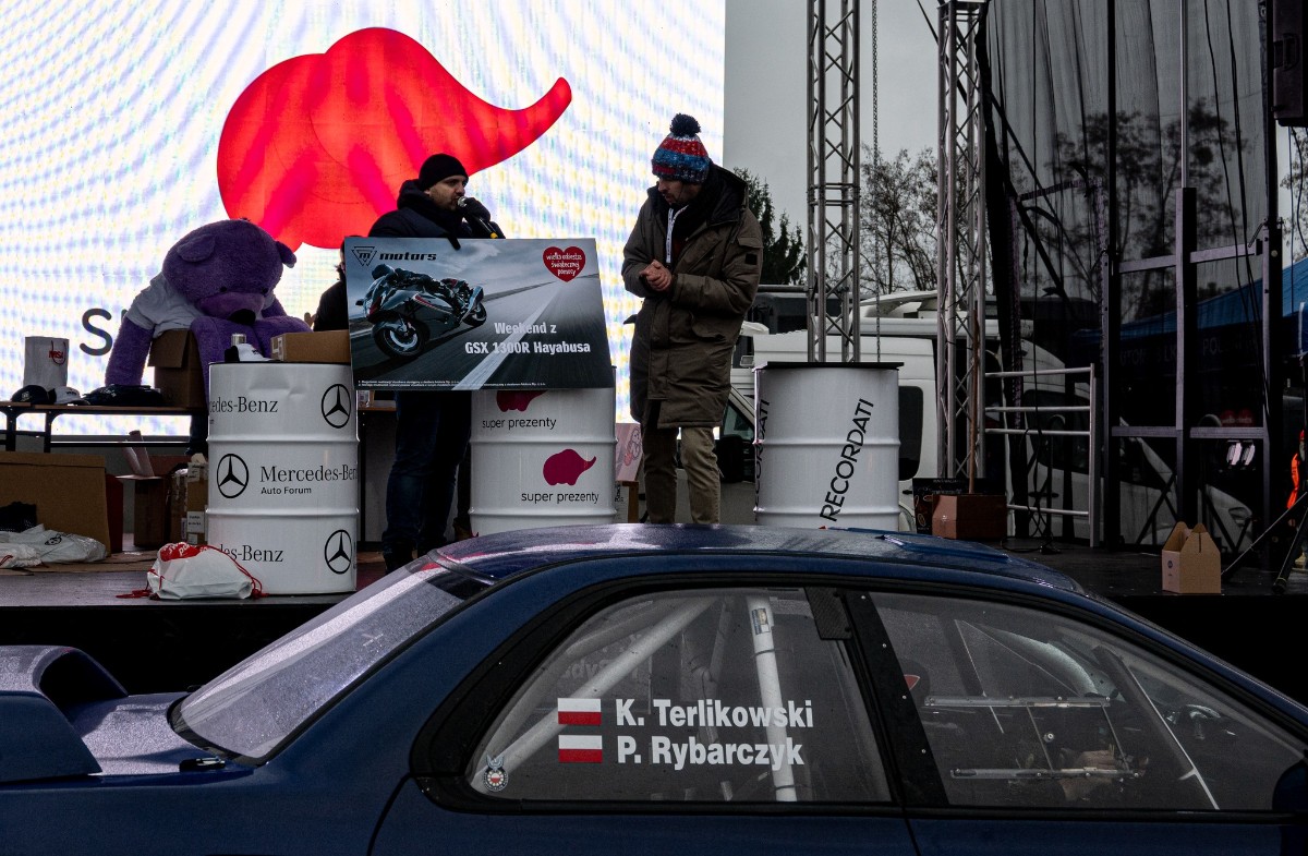 Ryk silnik&oacute;w w słusznej sprawie. Moto Orkiestra po raz 20 zagrała w Warszawie [galeria zdjęć]