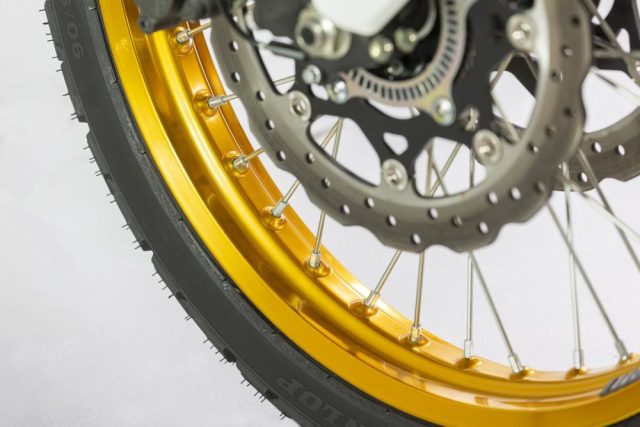 Suzuki V-Strom 800 DE Djebel 2024 &ndash; w barwach nostalgii [opis, cena, dane techniczne, zdjęcia]