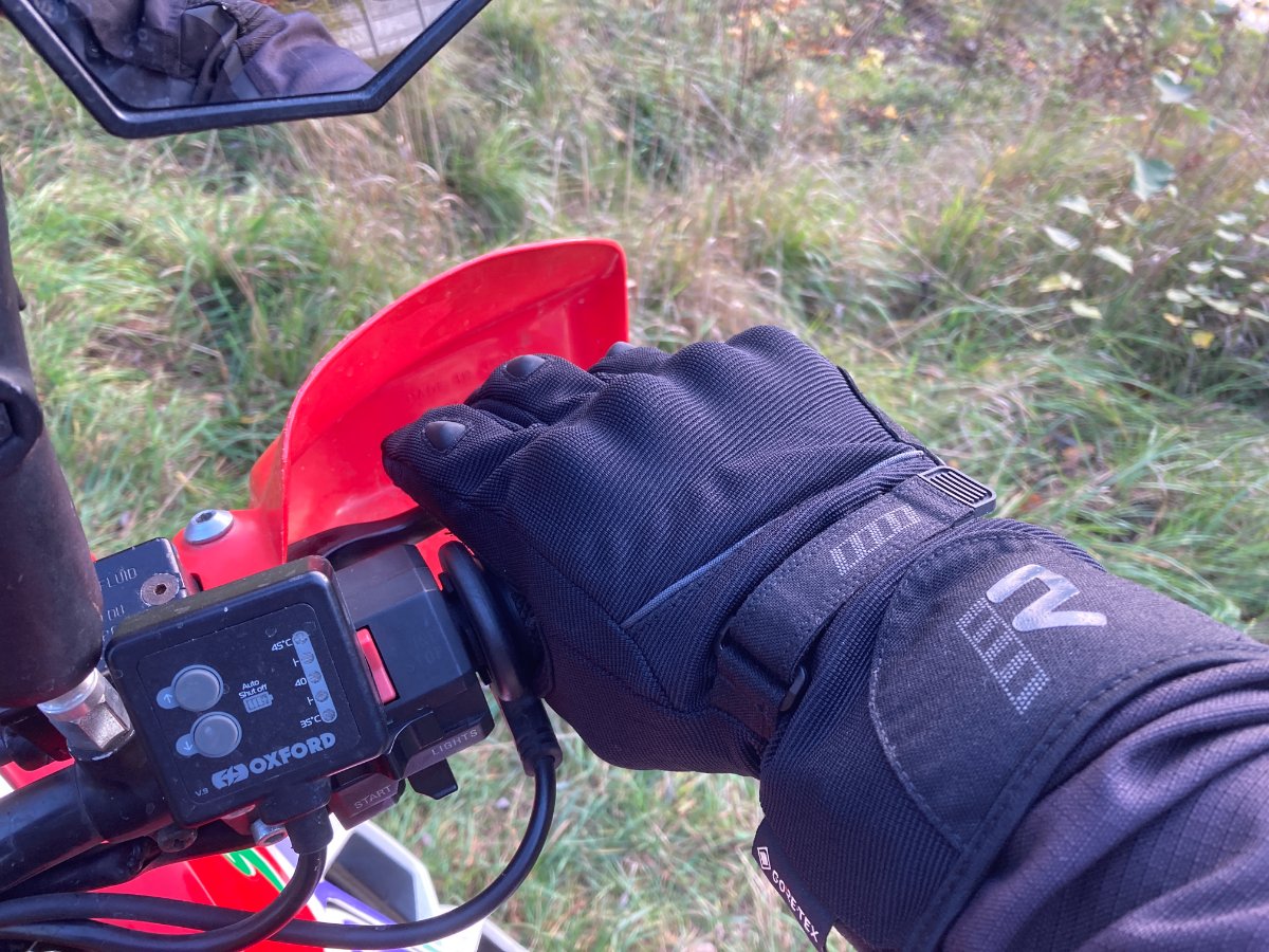 Rukka Virium 2.0. Rękawice motocyklowe z Gore-Texem na deszczowe lato [test, opinia, wodoodporne, z membraną, długie]